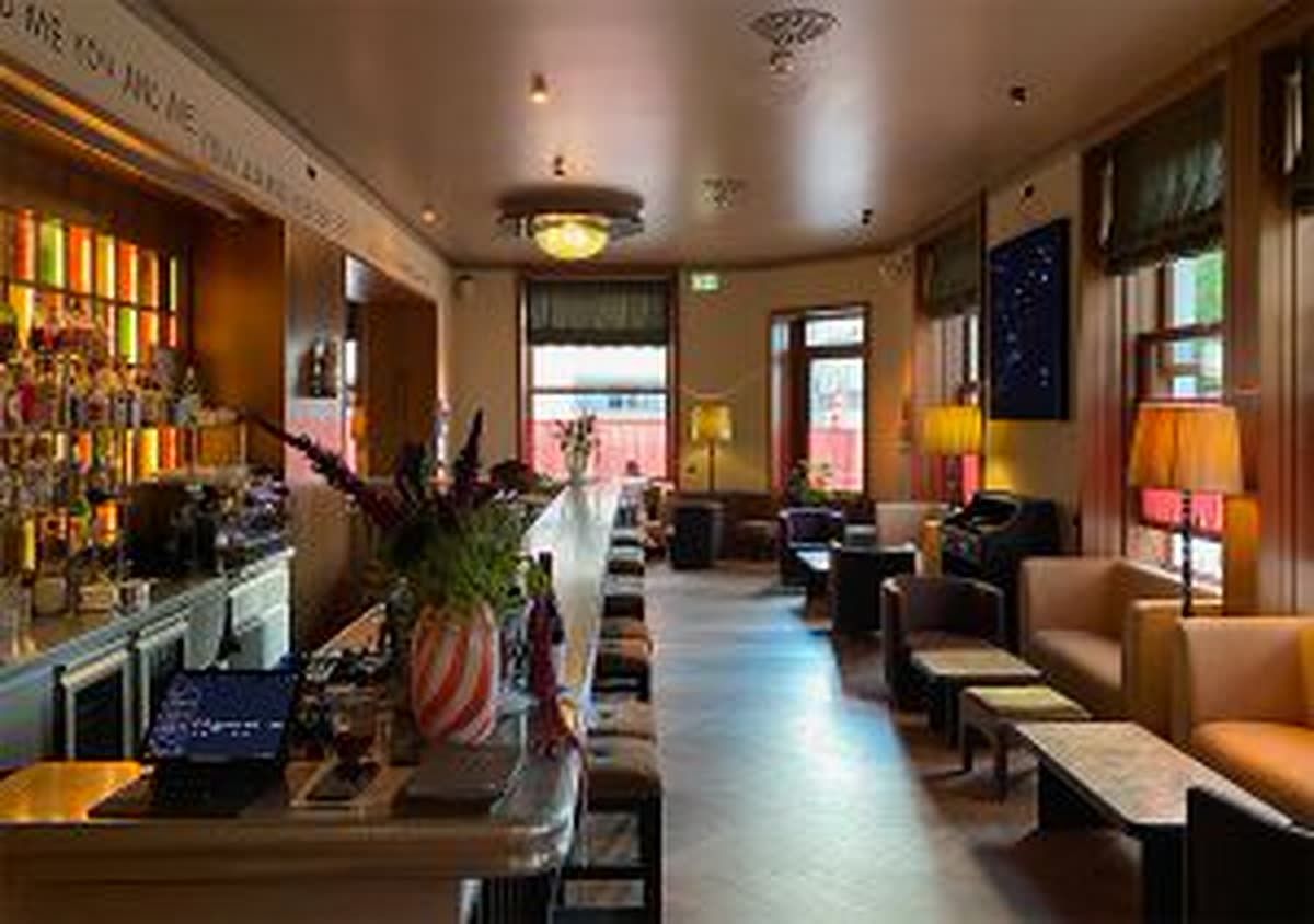 Die echte Château Royal Bar in Berlin